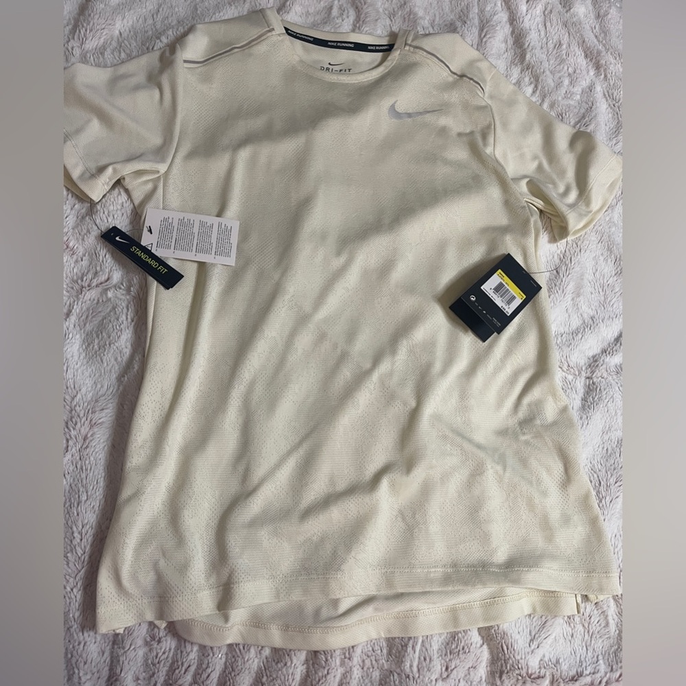 New Men’s Nike shirt